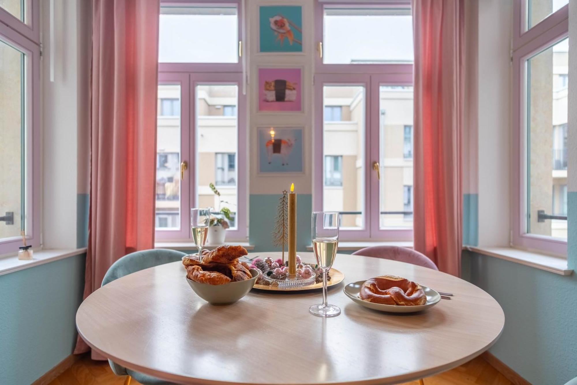Colorful, Working Place, Netflix, Sight Seeing ไลป์ซิก ภายนอก รูปภาพ